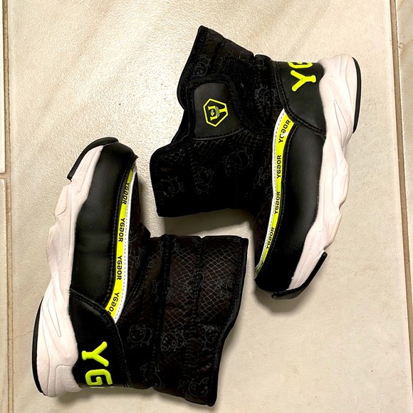 Other - 7-8T Lined snow boots